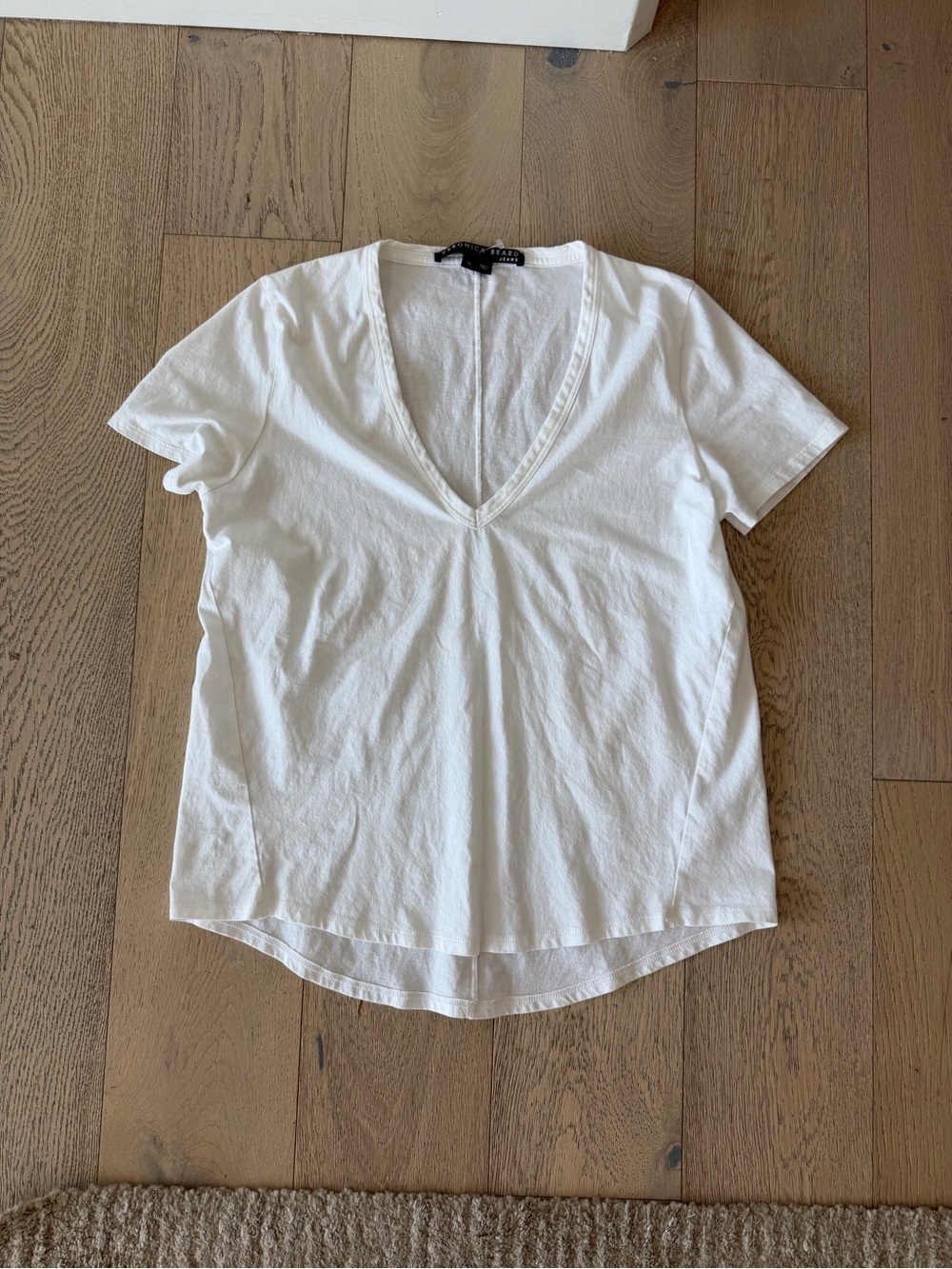 Veronica Beard Jeans White V-Neck Tee - 100% Pima Cotton - Size M
